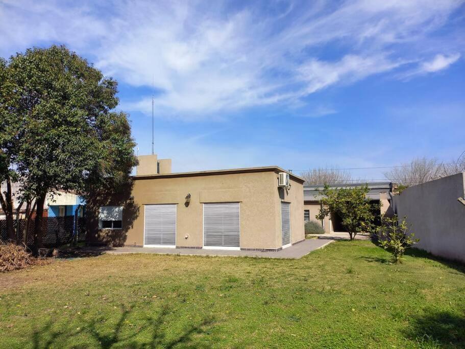 Casa Con Parque, Parrilla Y Garage Vehiculo. * Villa Ramallo